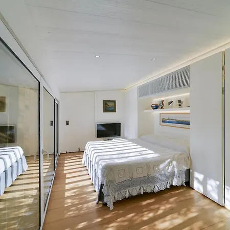 The Stone Pine House - Paraggi Apartman