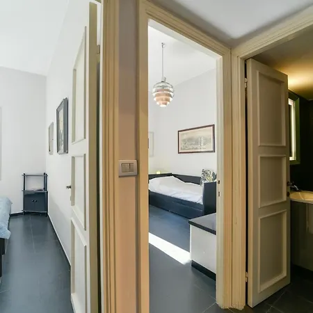 The Stone Pine House - Paraggi Apartman