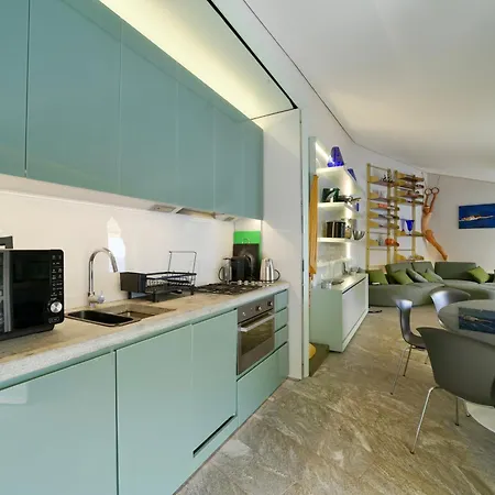 The Stone Pine House - Paraggi Apartman
