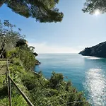 The Stone Pine House - Paraggi