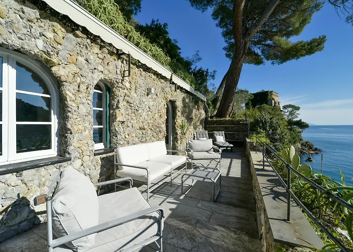 The Stone Pine House - Paraggi