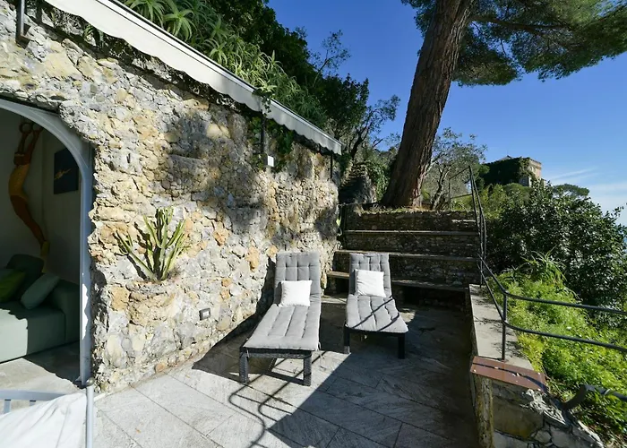 The Stone Pine House - Paraggi Daire