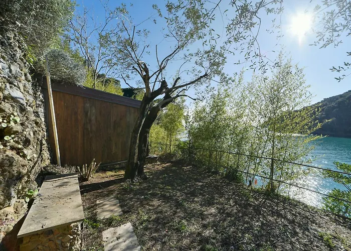 The Stone Pine House - Paraggi