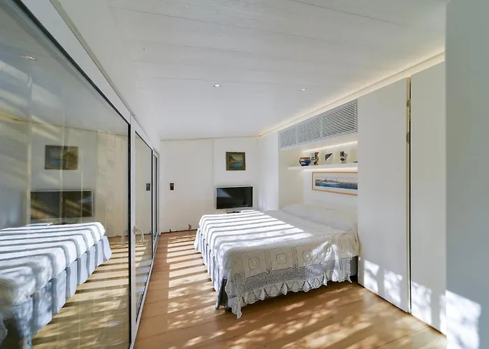 The Stone Pine House - Paraggi Daire