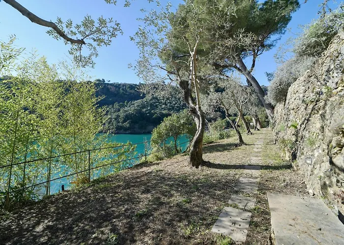 The Stone Pine House - Paraggi Daire